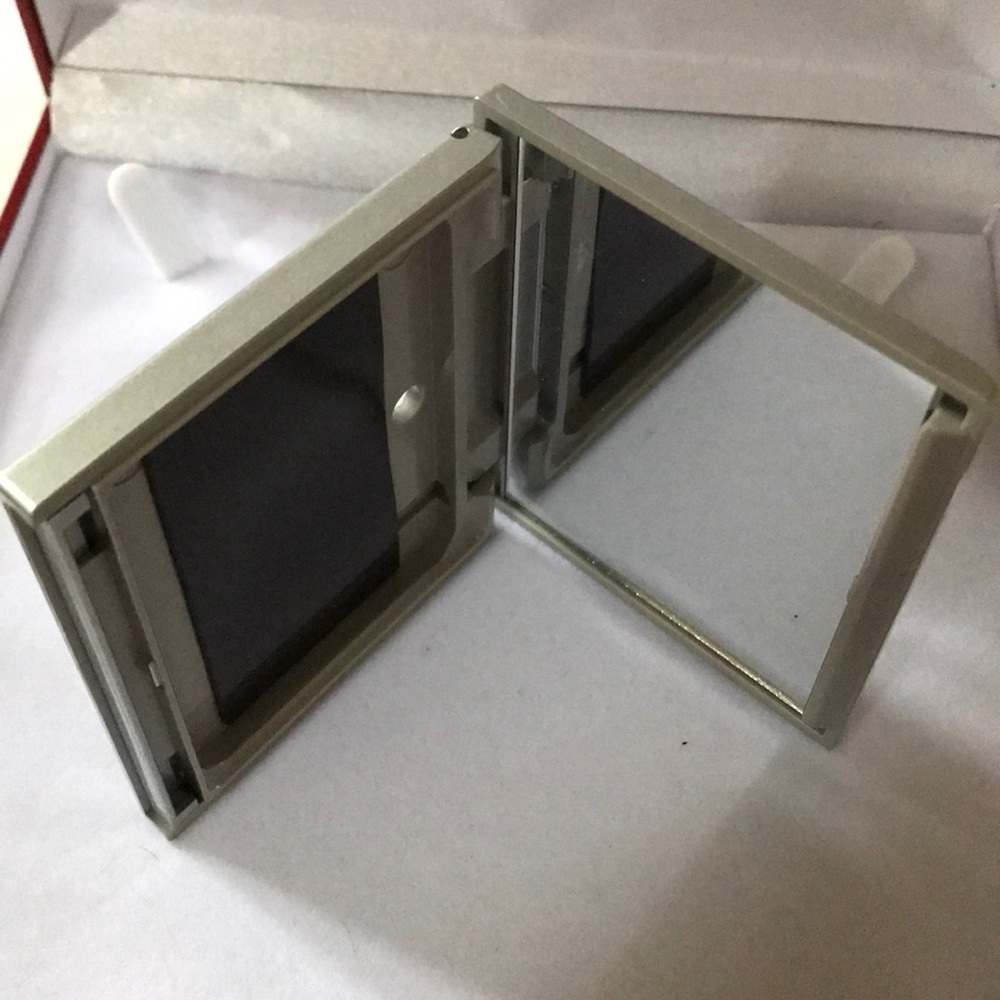 Trish McEvoy Refillable Mirror Compact NWOT - Picture 3 of 4